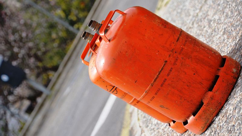 Dos bombonas de butano