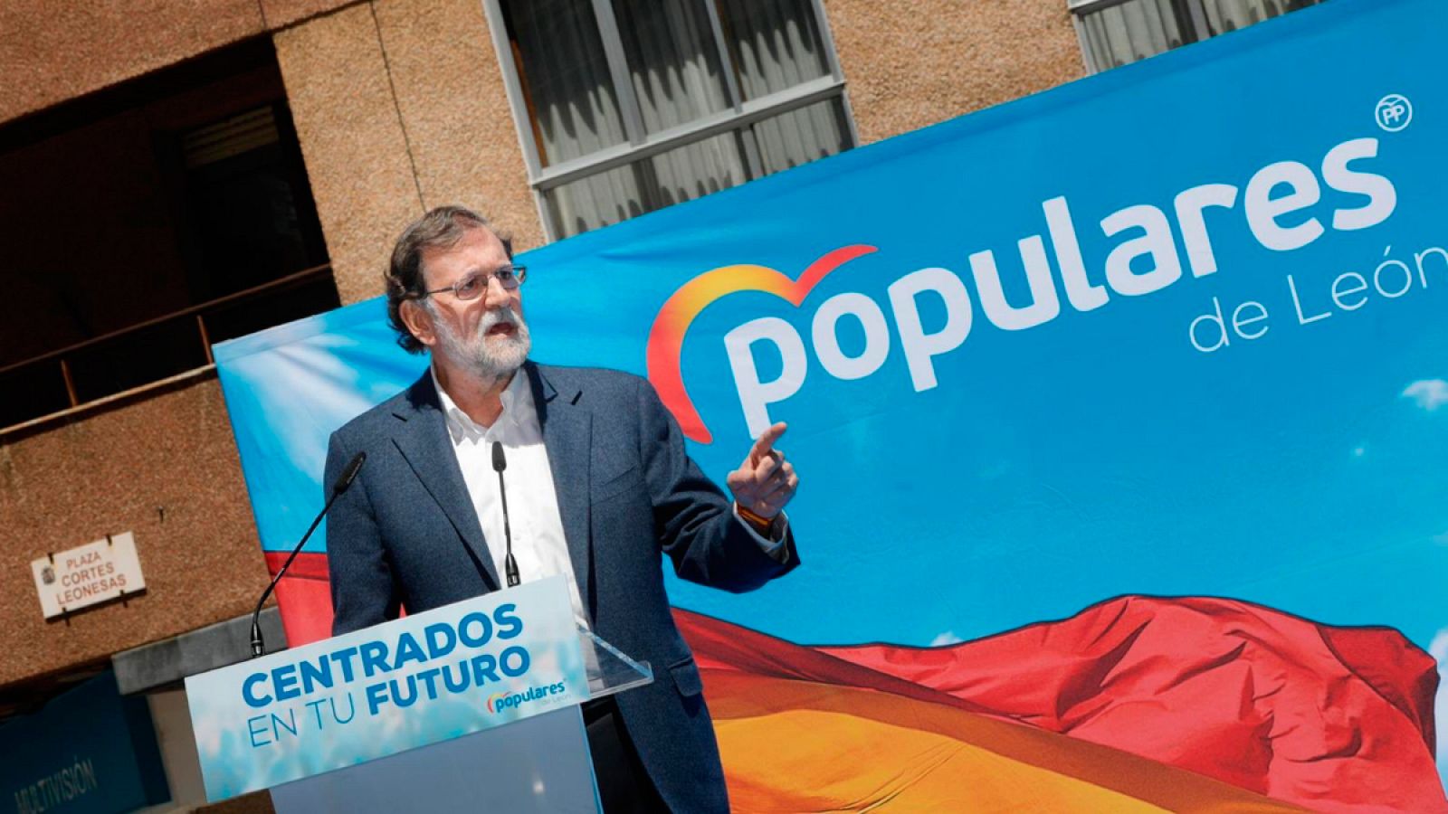 El expresidente del Gobierno y del PP Mariano Rajoy, en un mitin en León.
