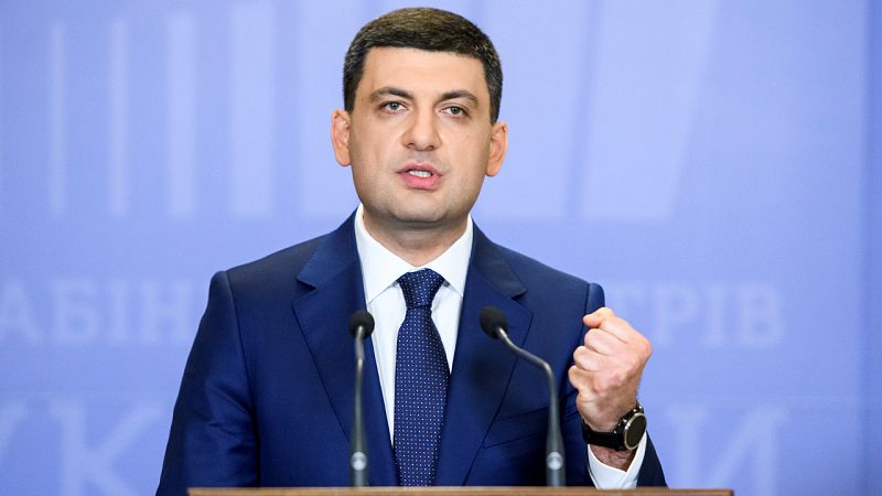 El primer ministro de Ucrania, Volodymyr Groysman, anuncia su dimisión