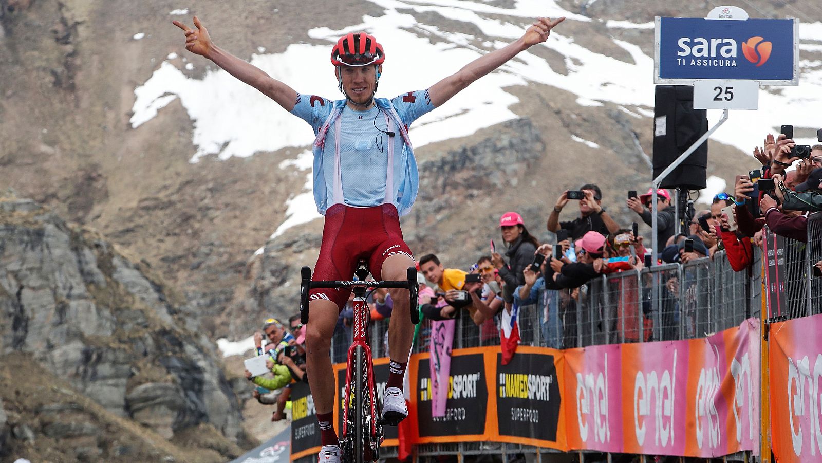 Zakarin gana en la primera llegada en alto con un nuevo zarpazo de Mikel Landa