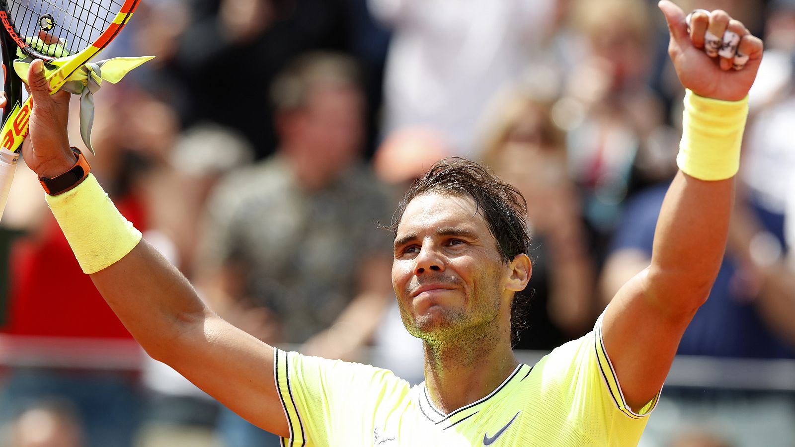 El tenista español Rafa Nadal celebra una victoria en Roland Garros.