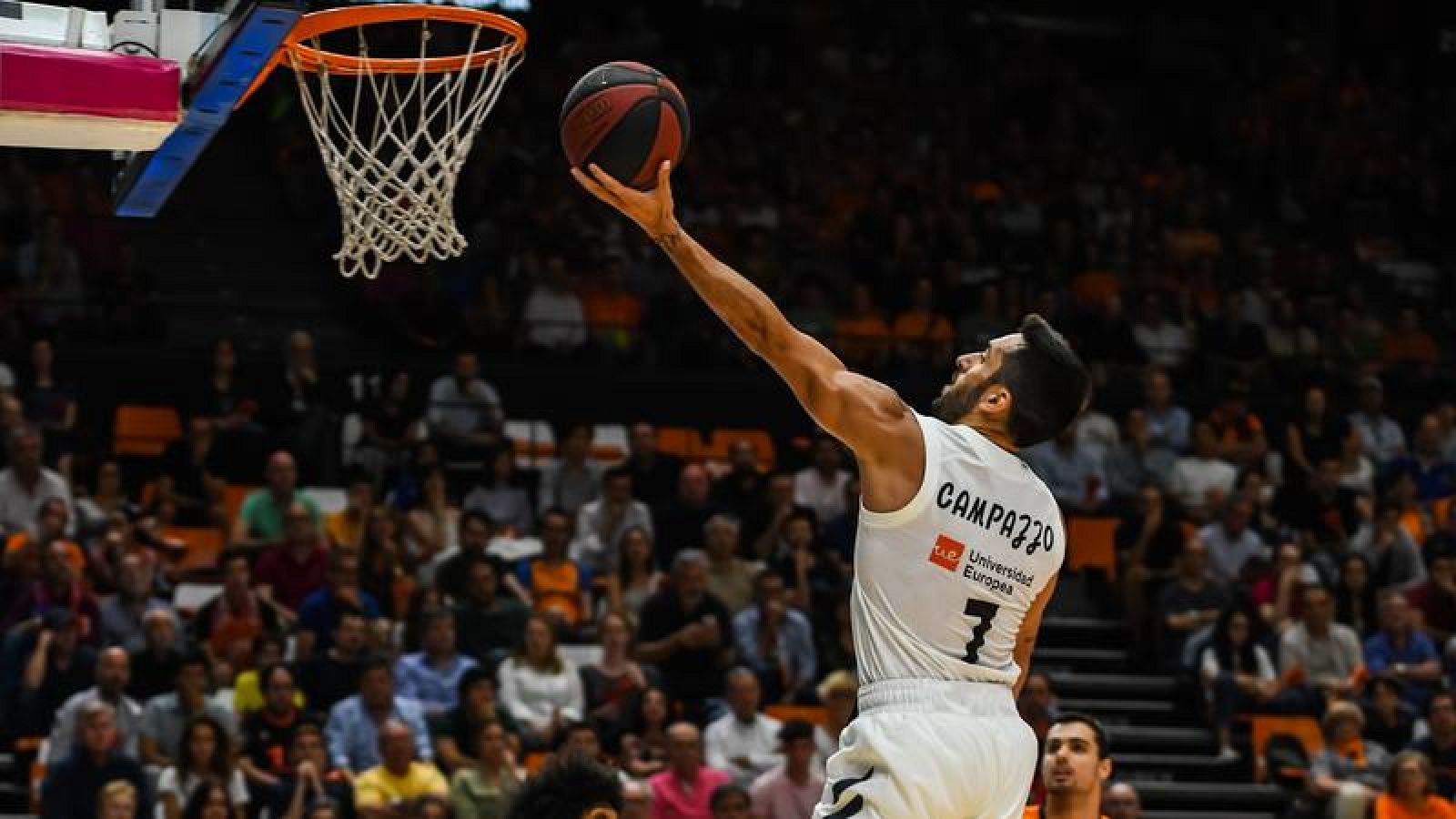 El Madrid sentencia a Valencia Basket y peleará por el título 