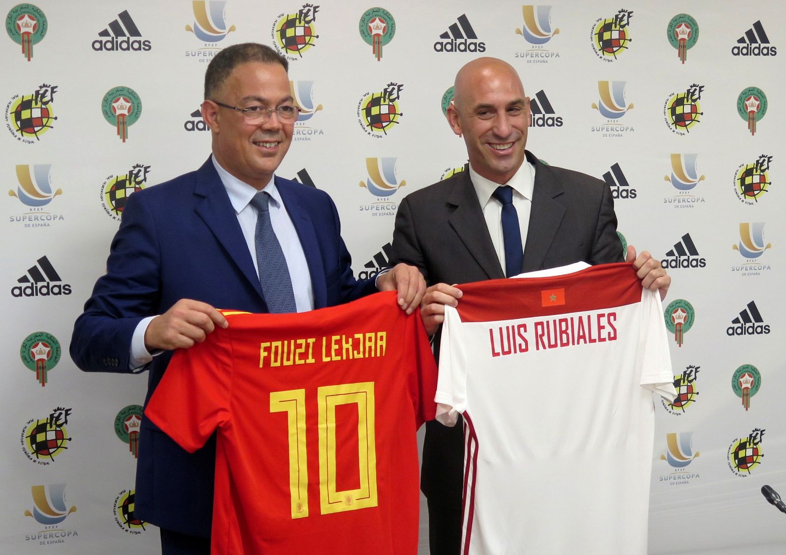 Los presidentes de las federaciones de fútbol de Marruecos (i) y España