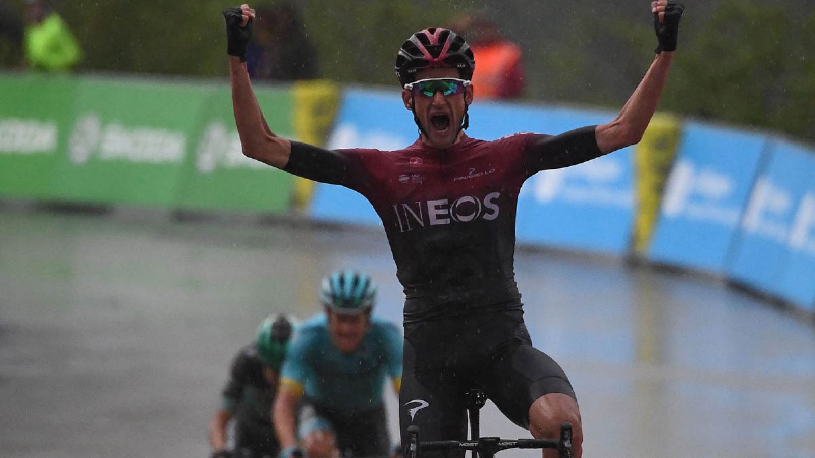 Poels celebra la victoria en la séptima etapa