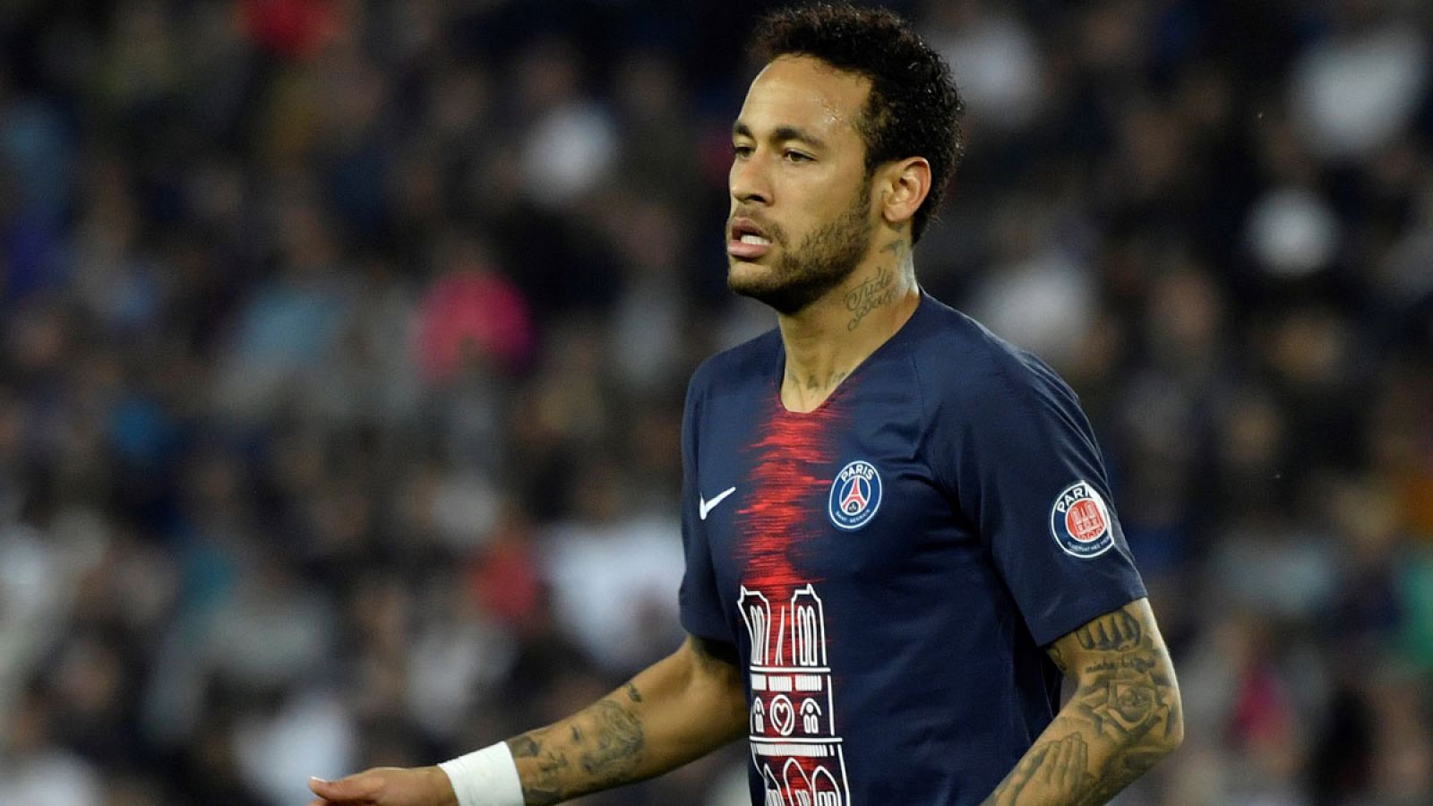 El jugador del PSG Neymar durante un partido en abril de 2019.