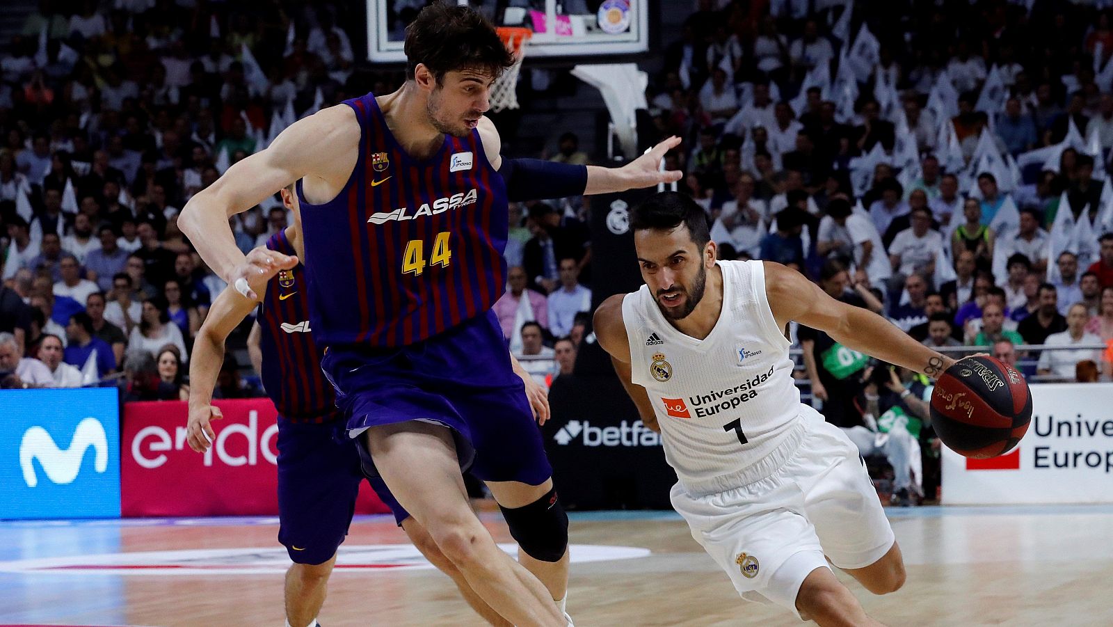 El Barça iguala la final tras vencer al Madrid