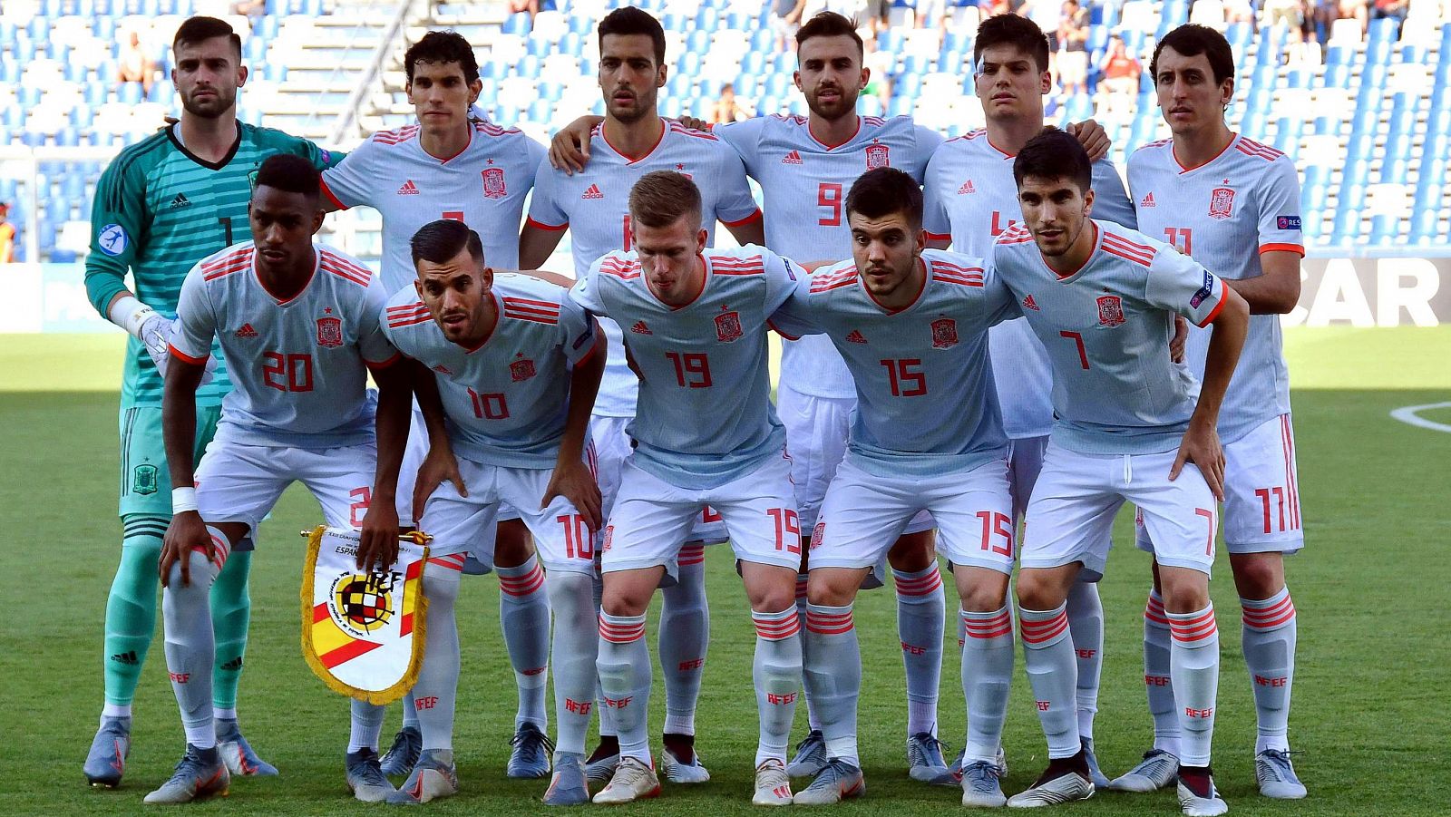 Los once de salida de España ante Bélgica, en la foto oficial.