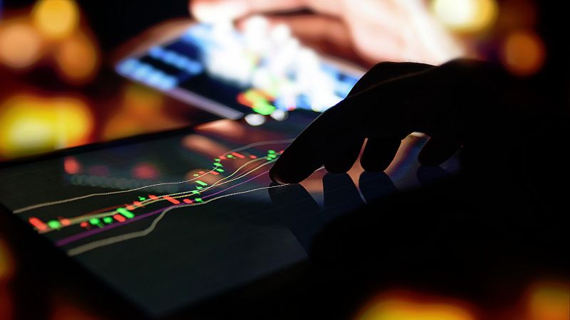 Por norma general, los programas maliciosos suelen instalarse en los dispositivos móviles cuando el usuario descarga alguna aplicación desde un mercado no oficial.