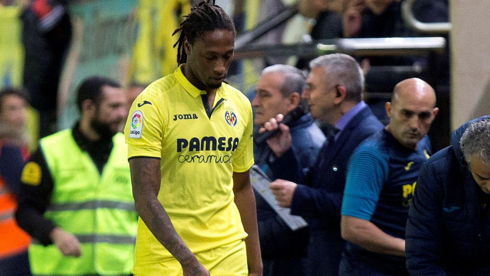 El portugués Rubén Semedo abandona el campo lesionado en un partido con el Villarreal.