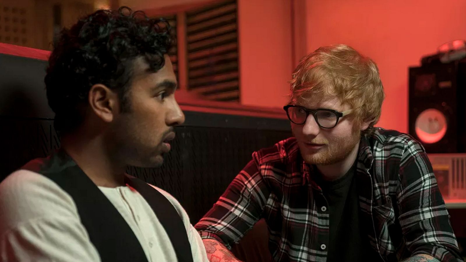 Himesh Patel y Ed Sheeran, en 'Yesterday'.