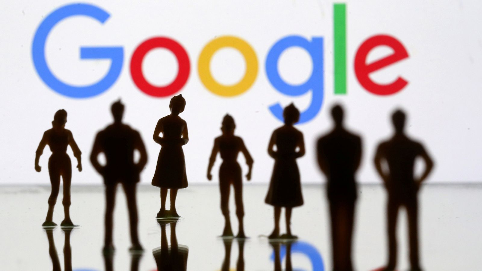 Google ha desvelado que emplea a "expertos" en lenguaje para escuchar conversaciones de sus clientes con los asistentes virtuales.