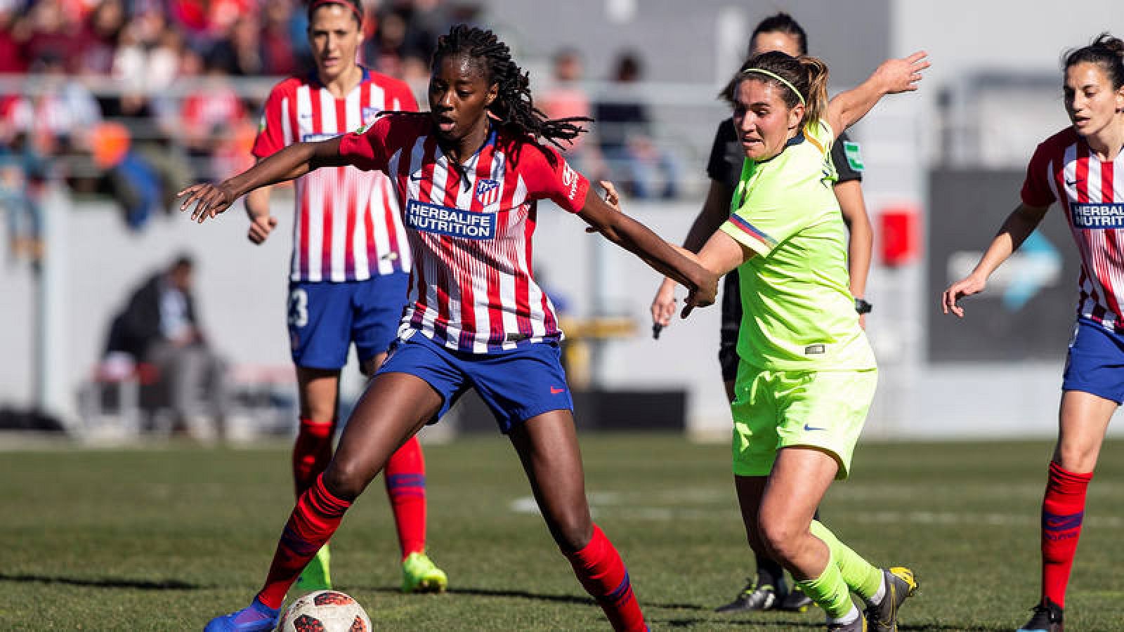 Amplificar freno ventajoso Fútbol: Los 16 clubes de la liga femenina se inscriben en la Primera  División Pro - rtve.es