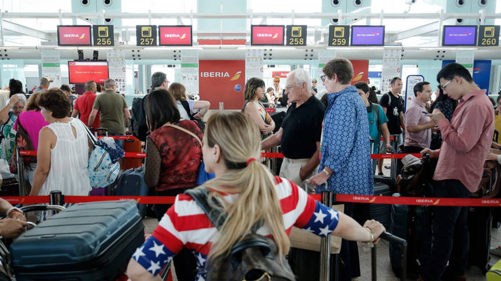 El comité de empresa de Iberia Barcelona da una semana a la compañía para negociar