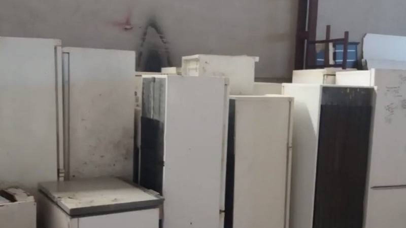 Imágenes de los frigoríficos almacenados en la empresa de Olula del Río 