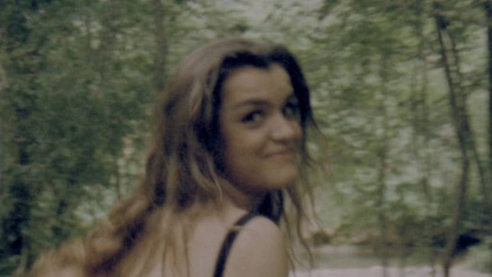 Amaia en el videoclip de "Quedará en nuestra mente"