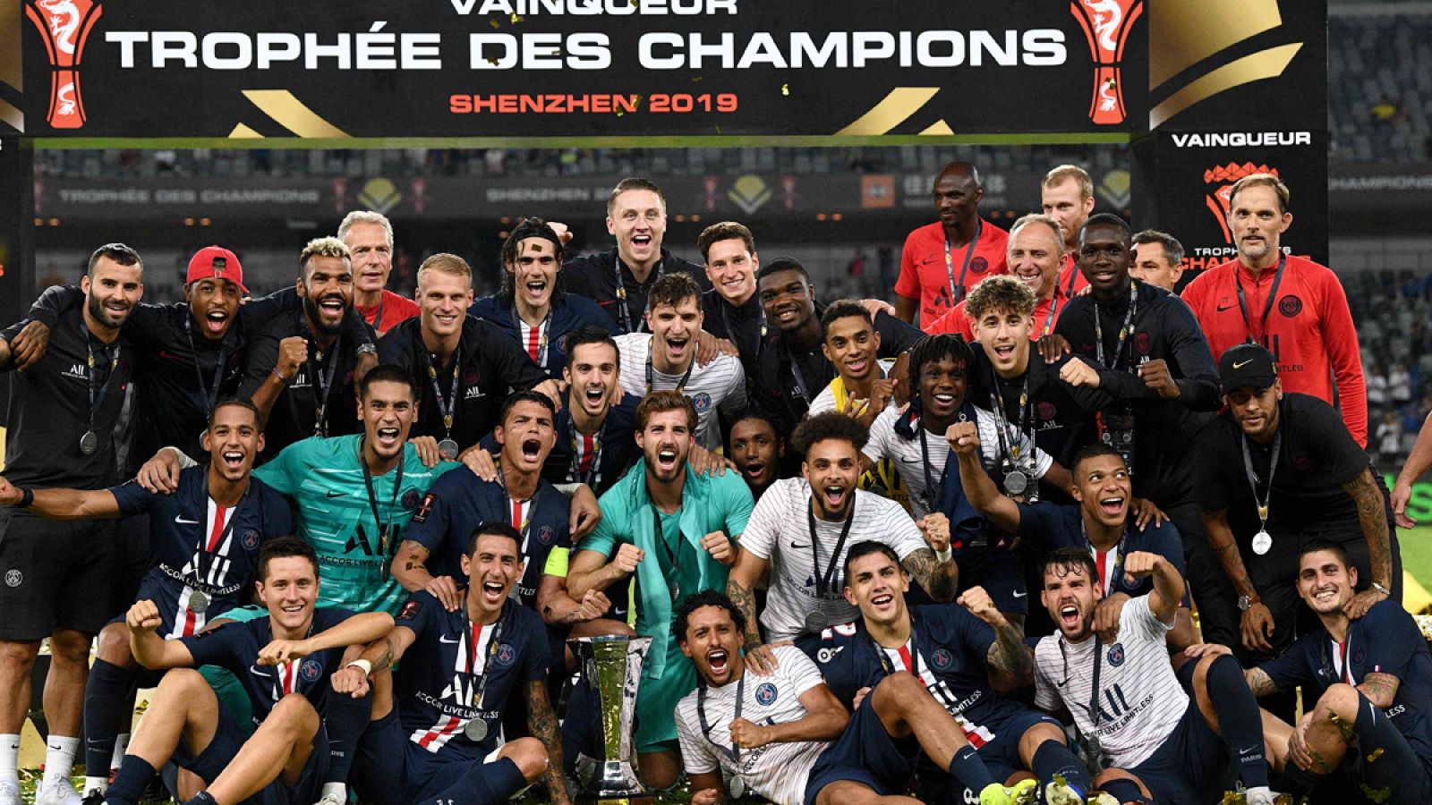 El PSG celebra la consecución de la Supercopa francesa