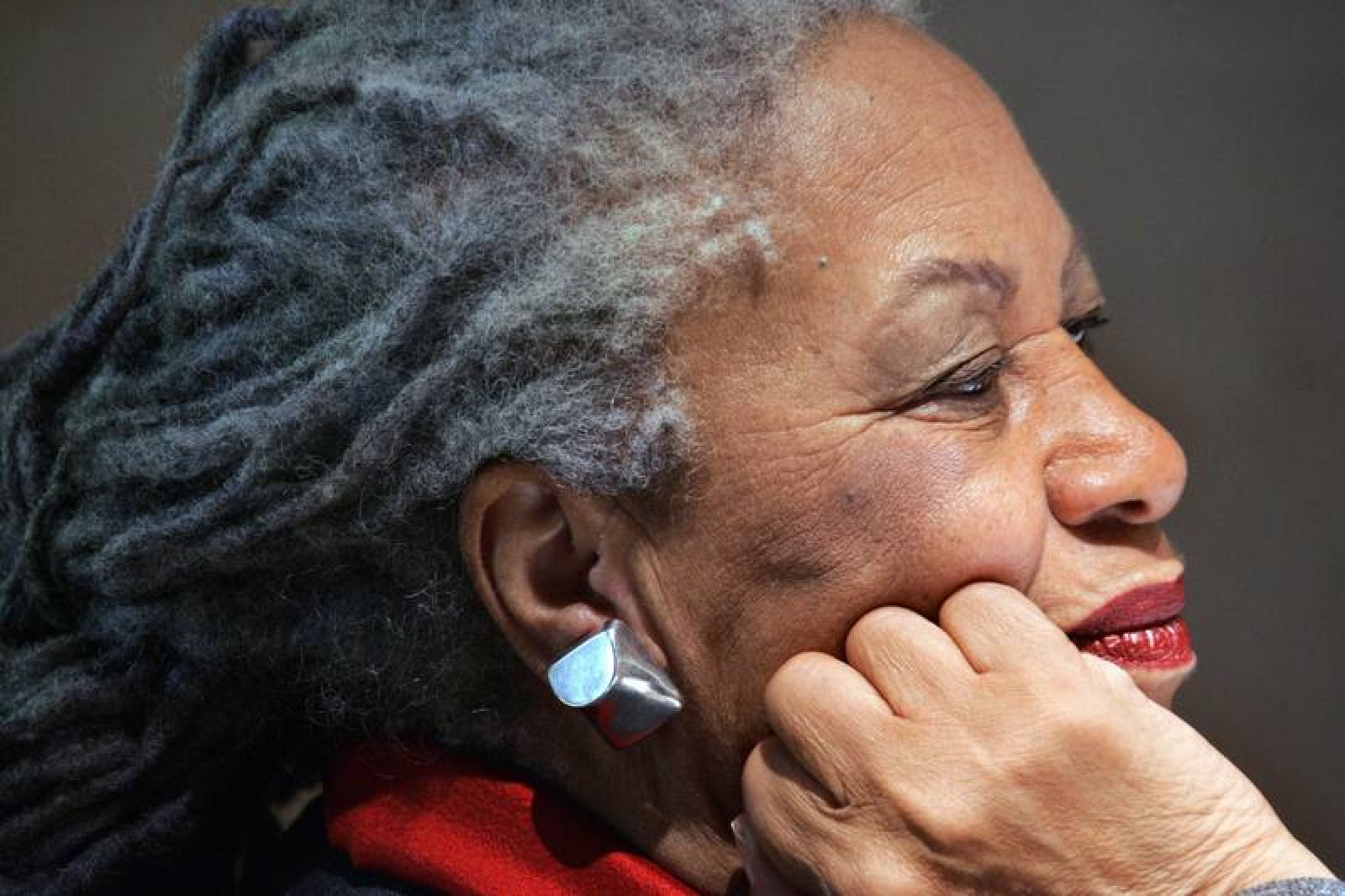  Toni Morrison en el museo Louvre de París