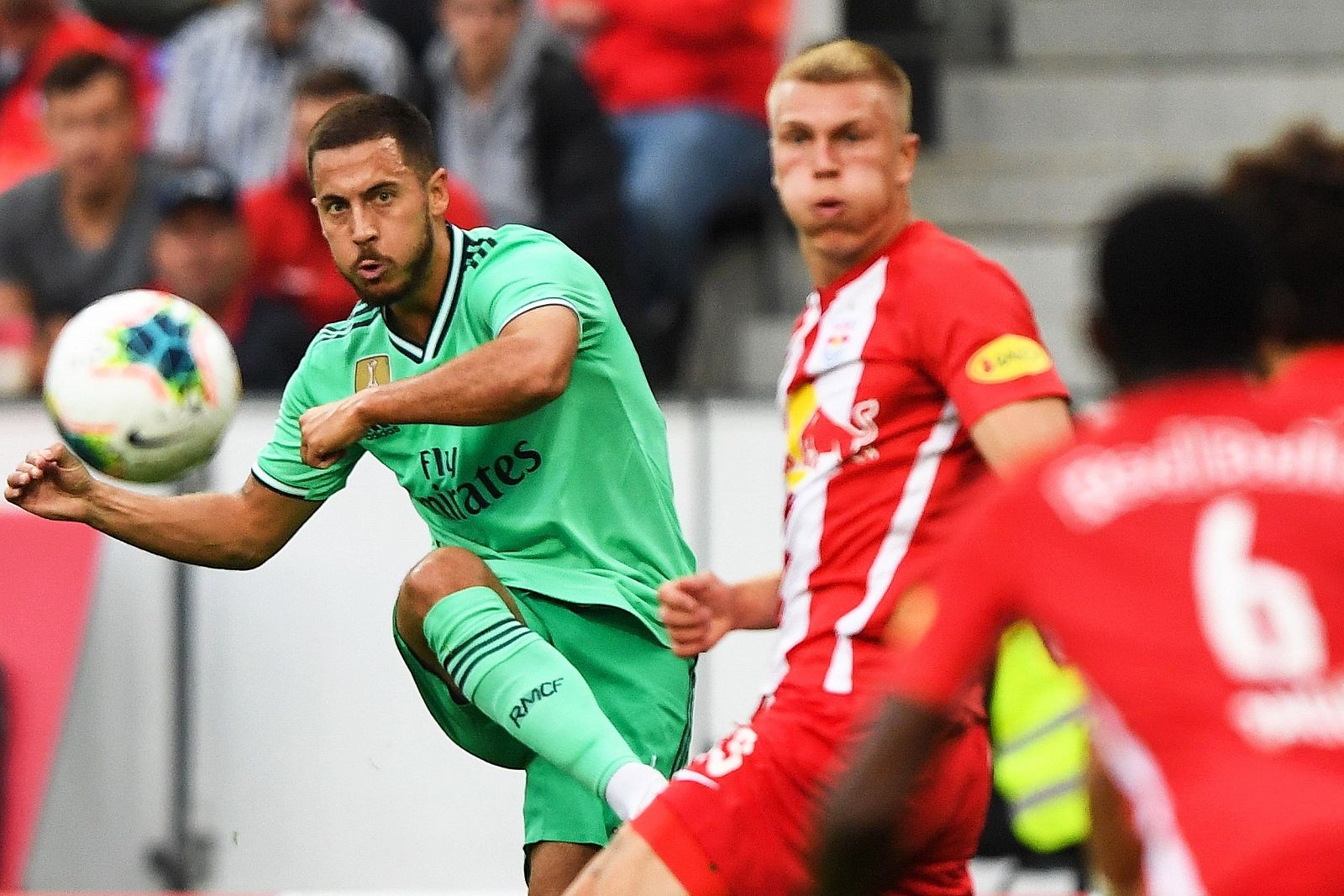 Hazard, ante el Red Bull Salzburgo