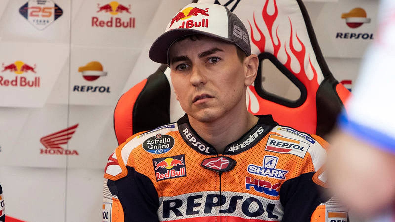 El español Jorge Lorenzo, en el box de Honda.