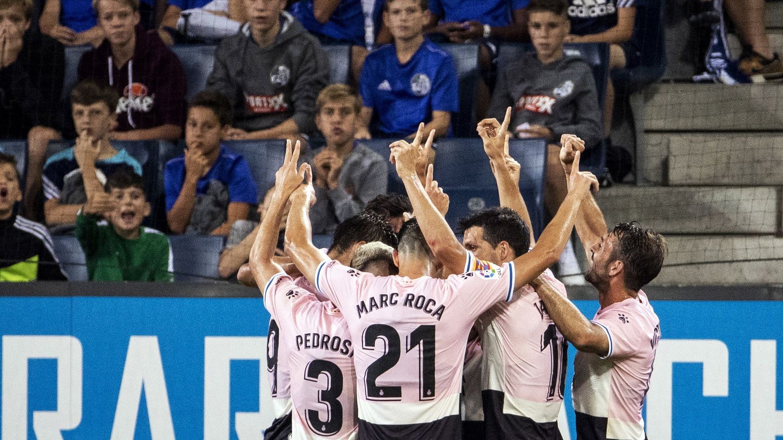 Dedicatoria de los jugadores del español a Dani Jarque tras el gol de Ferreira.