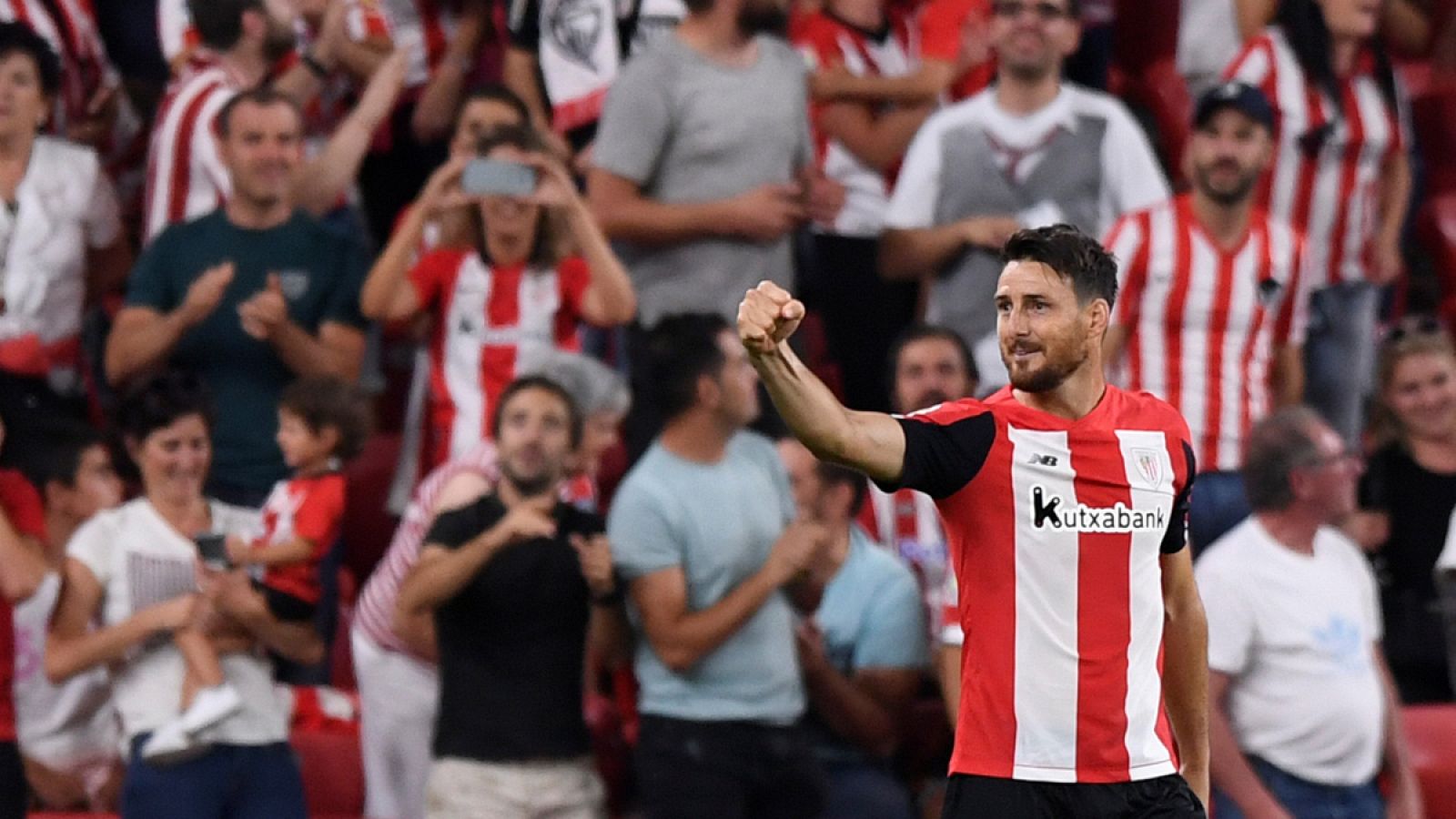 Aduriz celebra su golazo