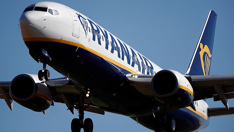 Un Boeing 737 operado por Ryanair aterriza en Tille, Francia