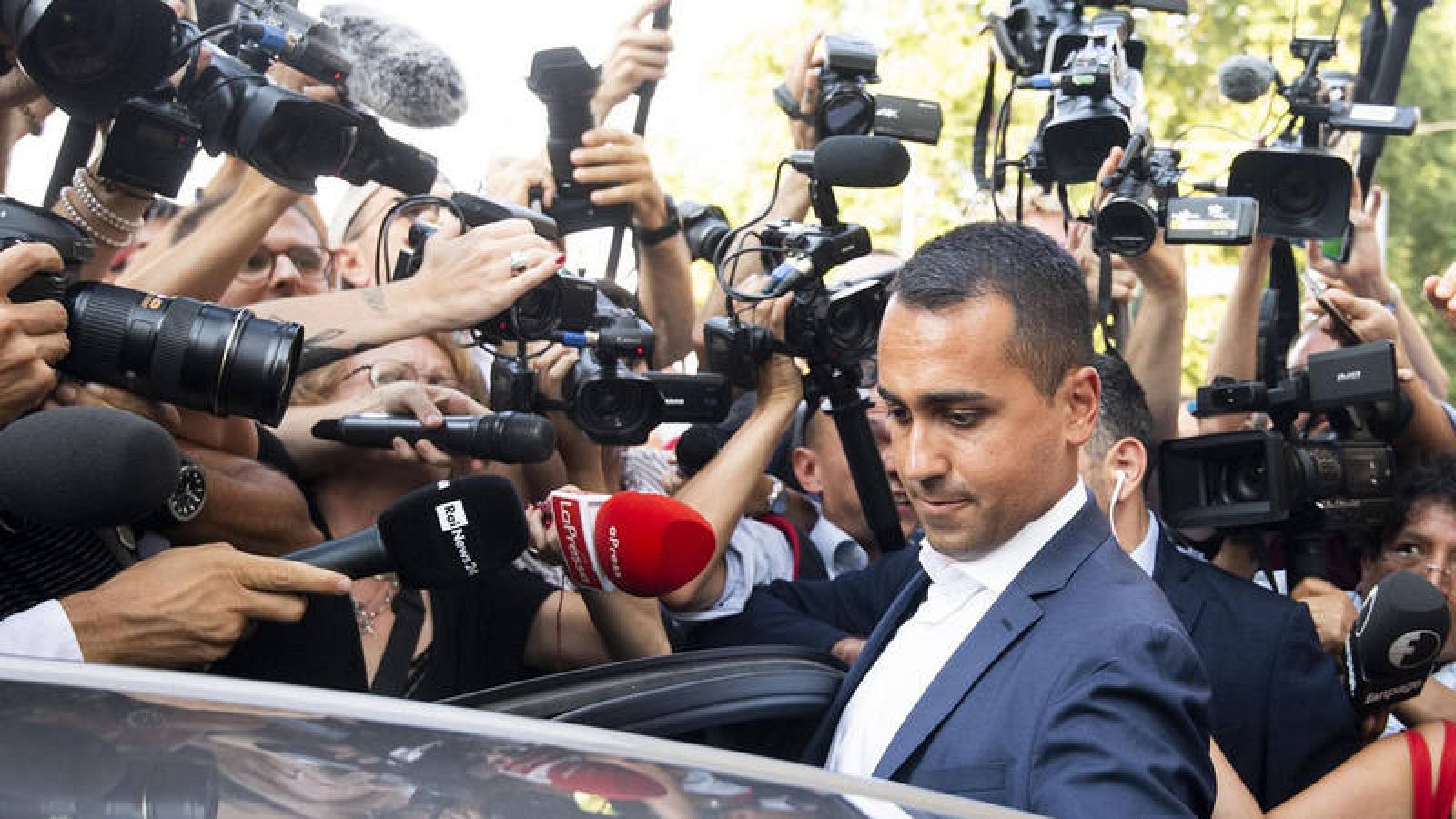 Luigi di Magio, líder del Movimiento 5 Estrellas, viceprimer ministro y ministro de Trabajo, tras una reunión en Roma con los dirigentes de su partido. EFE/EPA/CLAUDIO PERI