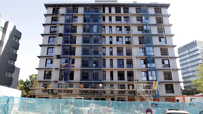 Bloque de viviendas en construcción