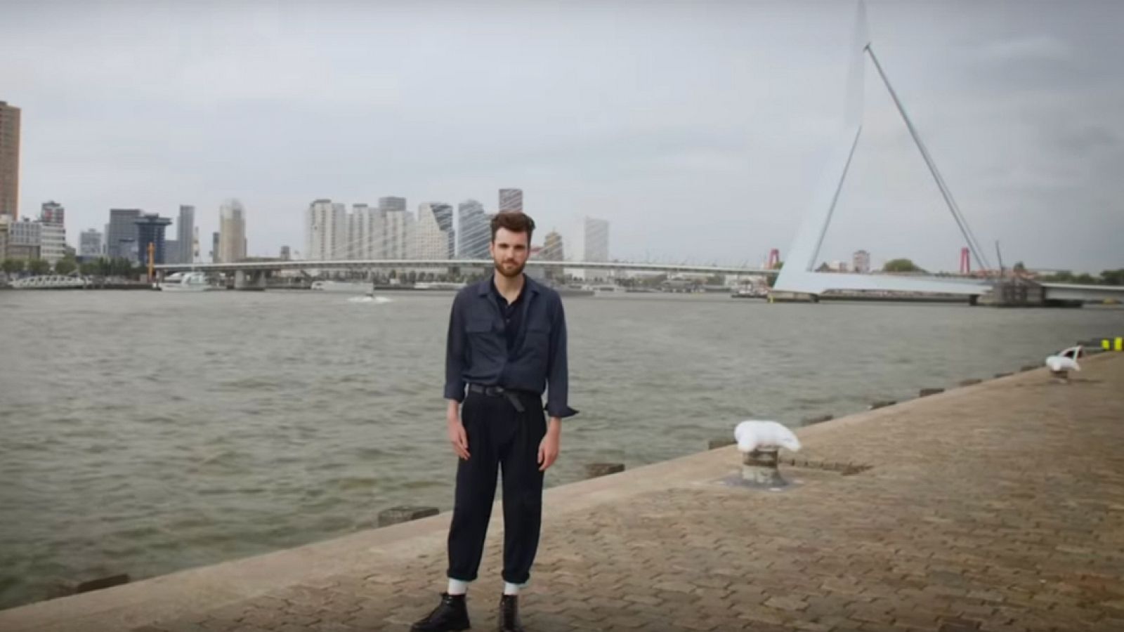 Duncan Laurence, en el vídeo promocional de Róterdam 2020.