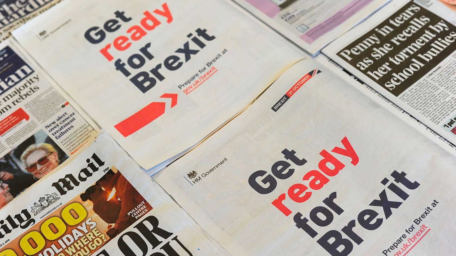 Imagen de la campaña del gobierno británico para "prepararse para el 'Brexit'" en la prensa. Foto: DANIEL SORABJI / AFP
