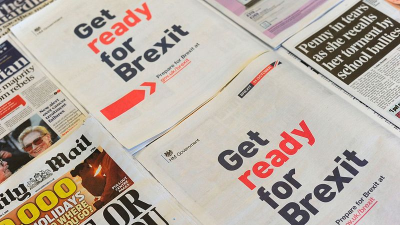Imagen de la campaña del gobierno británico para "prepararse para el 'Brexit'" en la prensa. Foto: DANIEL SORABJI / AFP