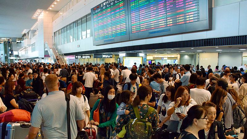 Miles de personas se encuentran atrapadas en el aeropuerto de Narita