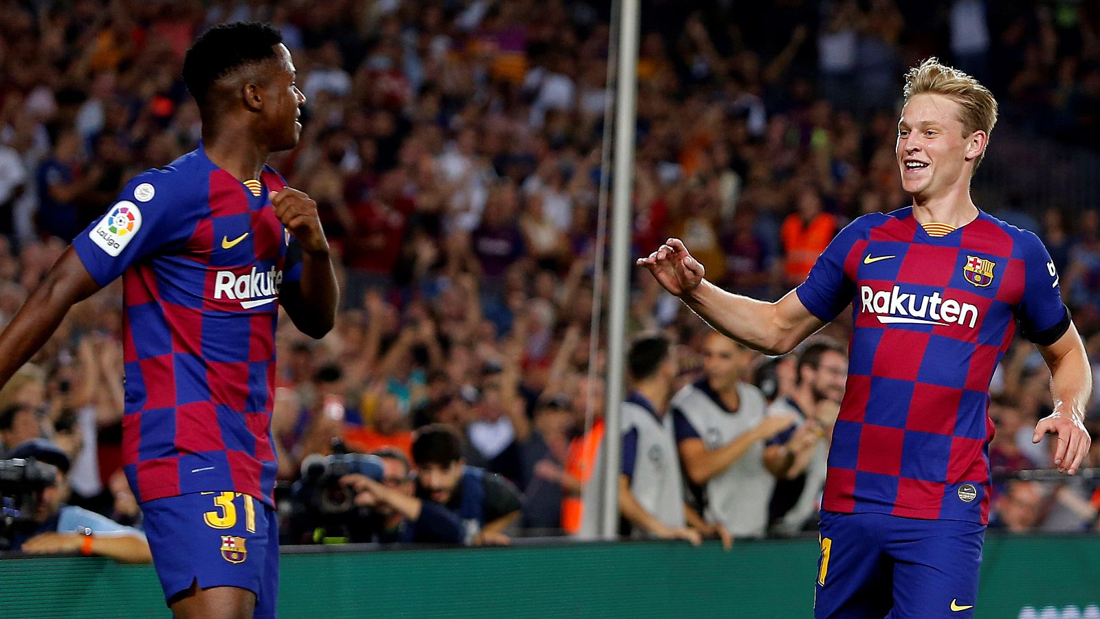 Ansu Fati y Frenkie de Jong, autores de los dos primeros goles del Barça ante en Valencia.