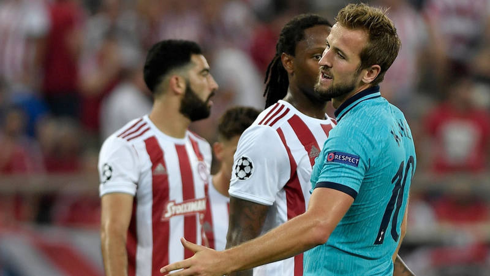 Harry Kane, del Tottenham, lamenta una ocasión fallada ante el Olympiacos.