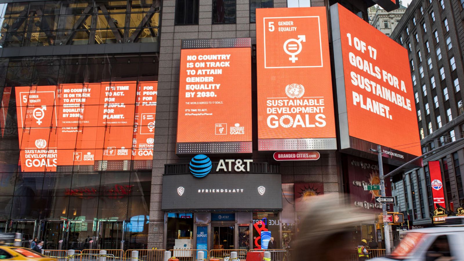 Nueva York acoge la cumbre del clima rodeada de paneles electrónicos que anuncian los Objetivos del Desarrollo Sostenible