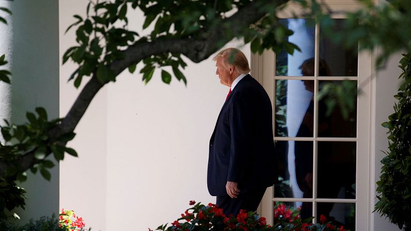 Imagen  de archivo del presidente de Estados Unidos, Donald Trump, en los jardines de la Casa Blanca.