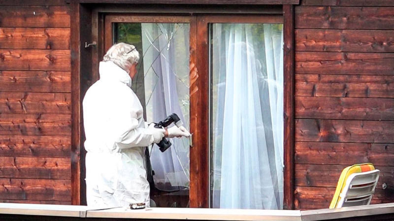Exterior de la vivienda de Kitzbühel (Austria) donde la policía halló los cuerpos sin vida de cinco personas asesinadas en un crimen machista 