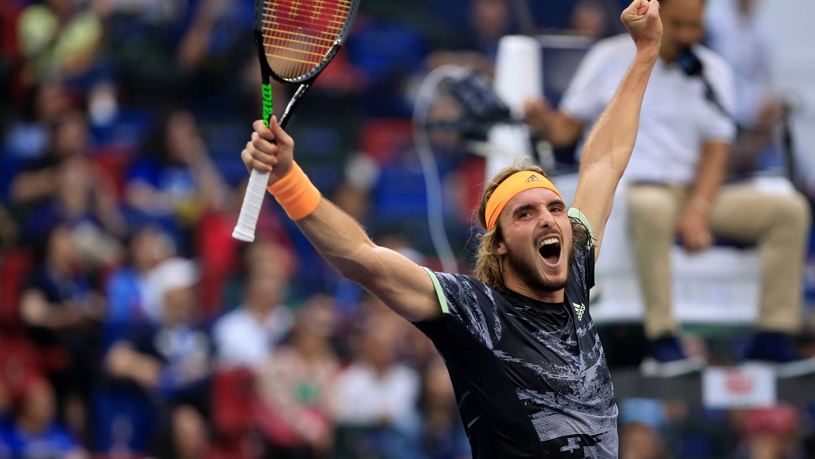 Imagen del griego Tsitsipas tras vencer a Djokovic.