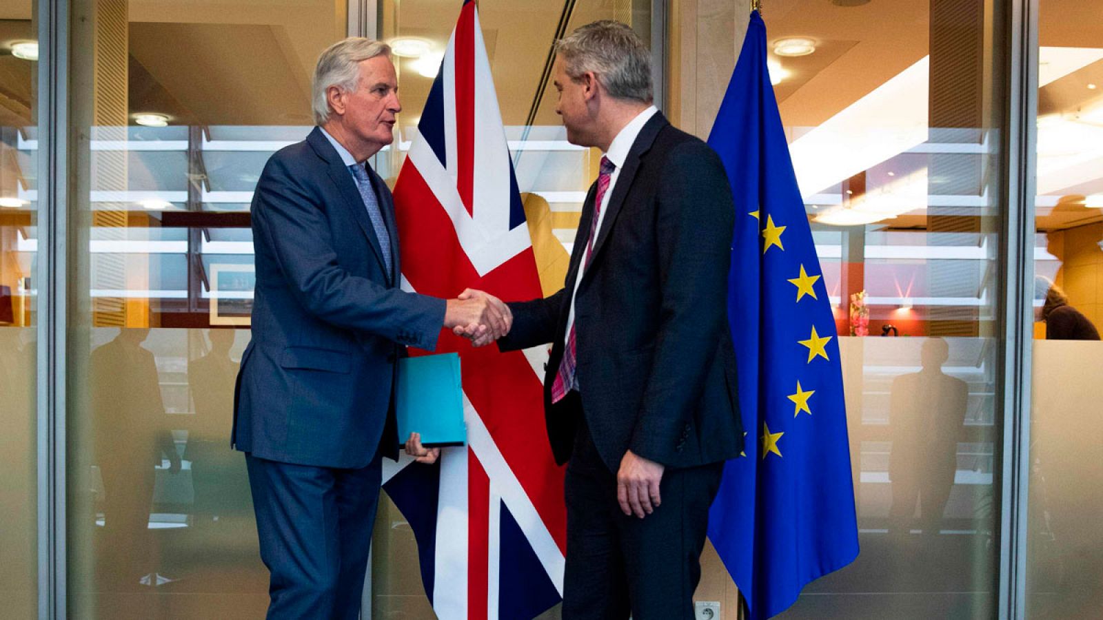 E negociador de la UE, Michel Barnier, y el ministro británico, Stephen Barclay, antes de una reunión en Bruselas