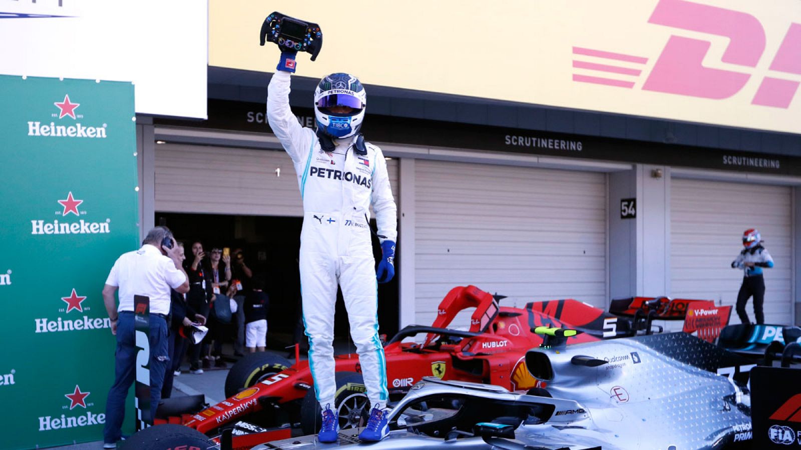Valtteri Bottas celebra su victoria en el Gran Premio de Japón de Fórmula Uno