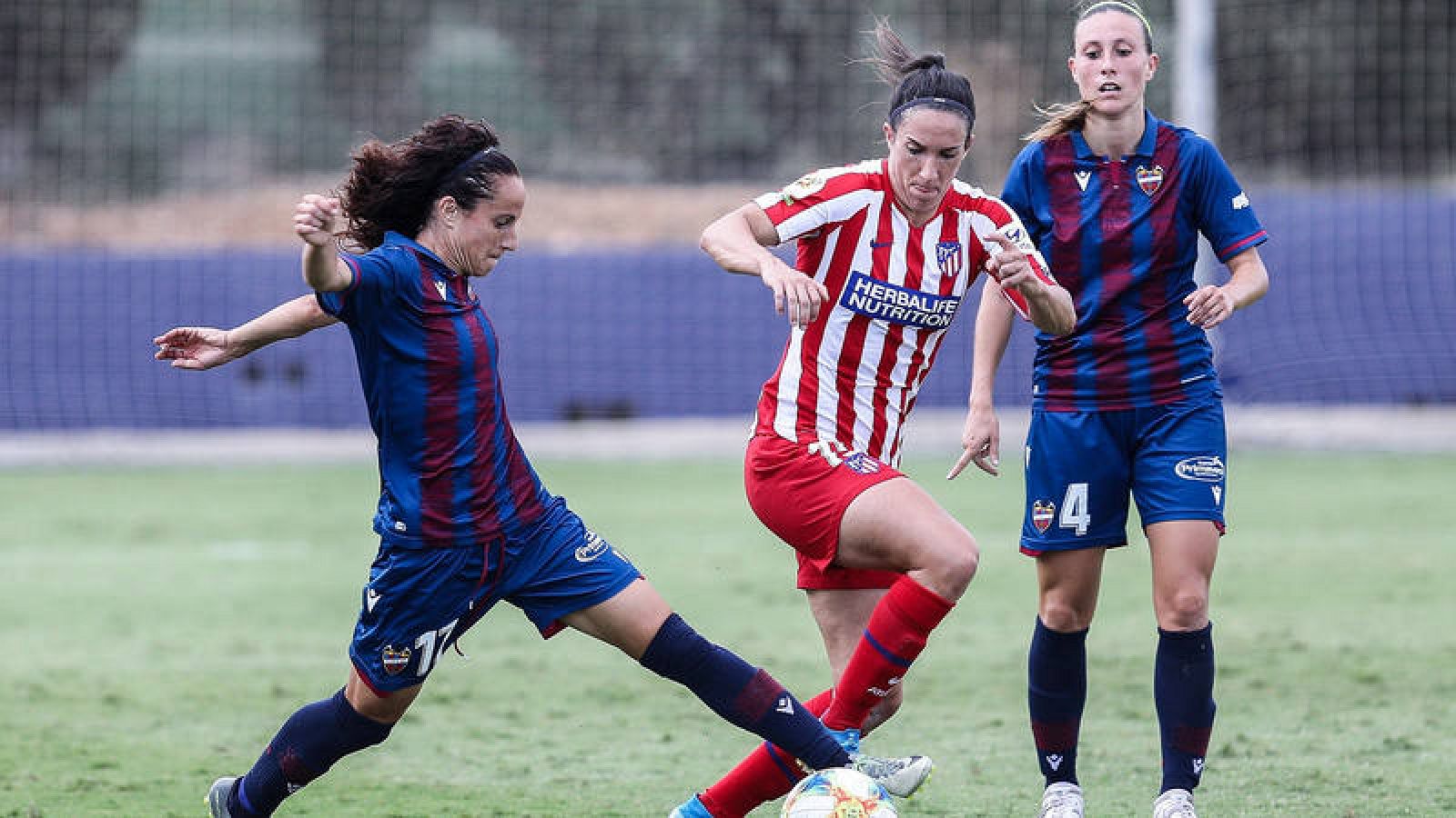 Partido entre el Levante y el Atlético de Madrid de la Primera División femenina.