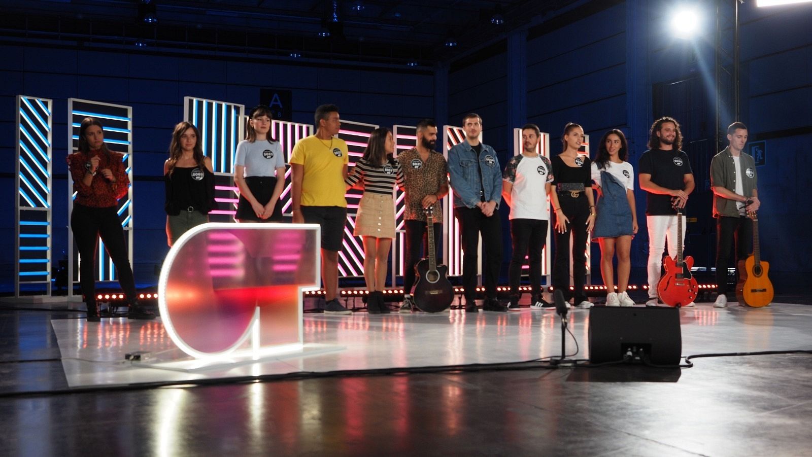 Un grupo de aspirantes preparado para recibir el veredicto en la fase 2 del casting de OT 2020 en Valencia