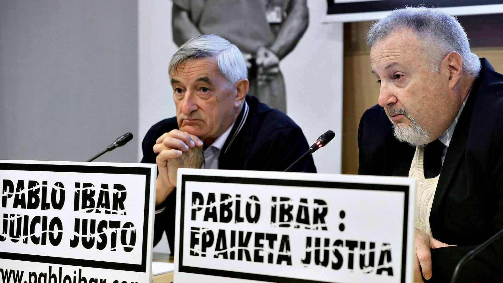 Cándido Ibar, y el presidente de la Asociación Pablo Ibar Juicio Justo, Andrés Krakenberger, en la rueda de prensa