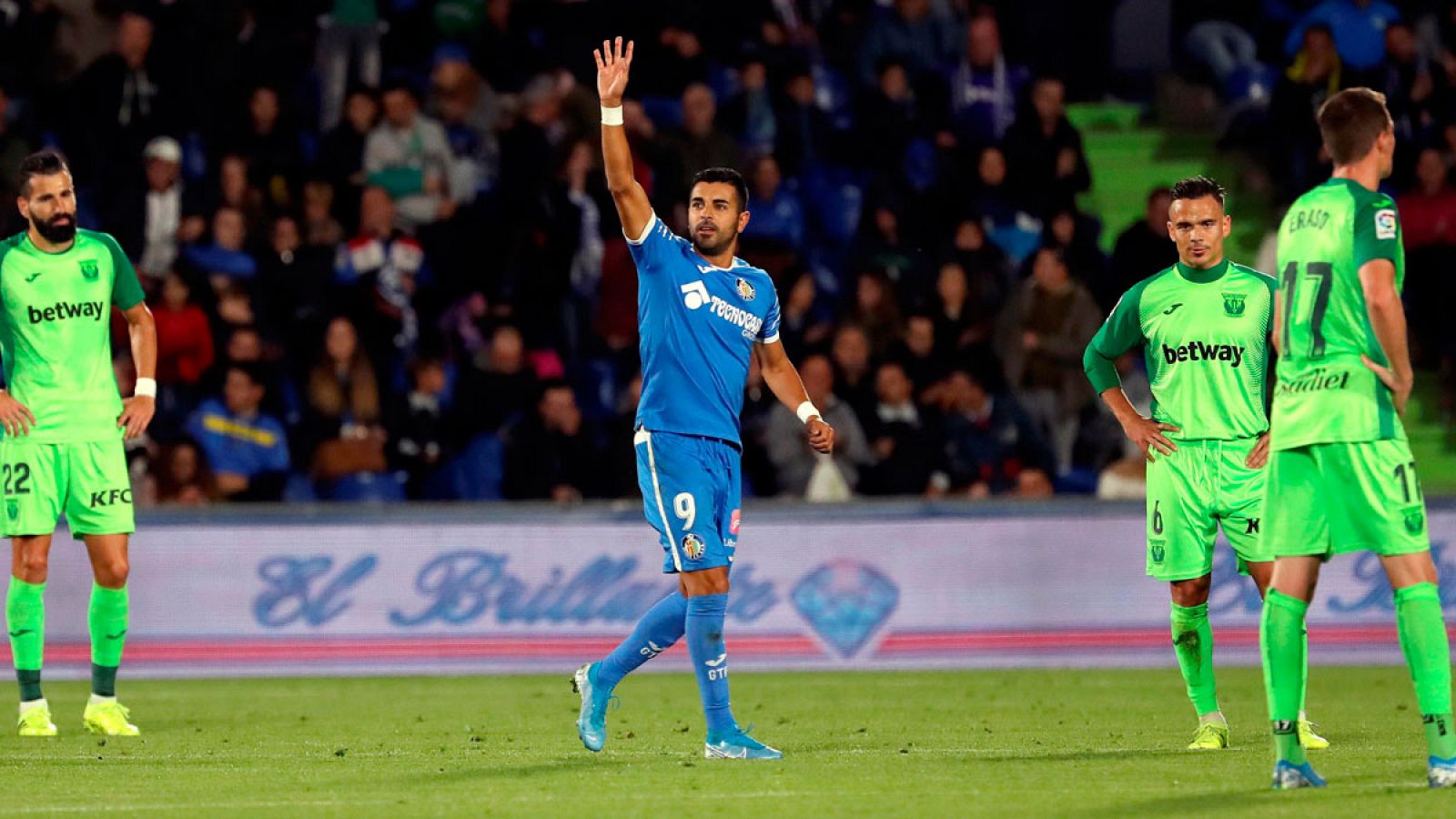 Ángel celebra uno de sus goles