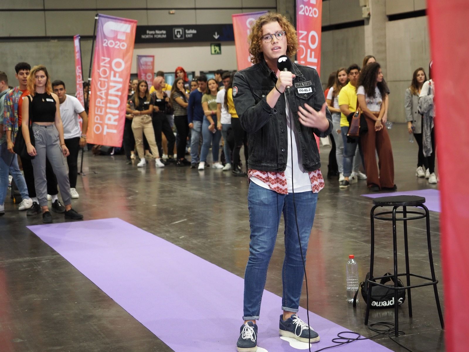  Joven aspirante cantando en un momento de la fase 1 del casting de OT 2020 en Valencia