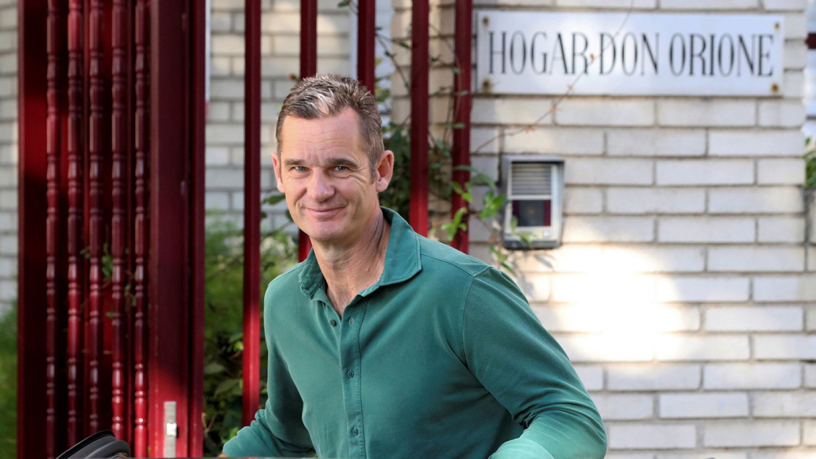 Iñaki Urdangarín, el día que fue a hacer voluntariado al Hogar Don Orione en Pozuelo de Alarcón (Madrid). 