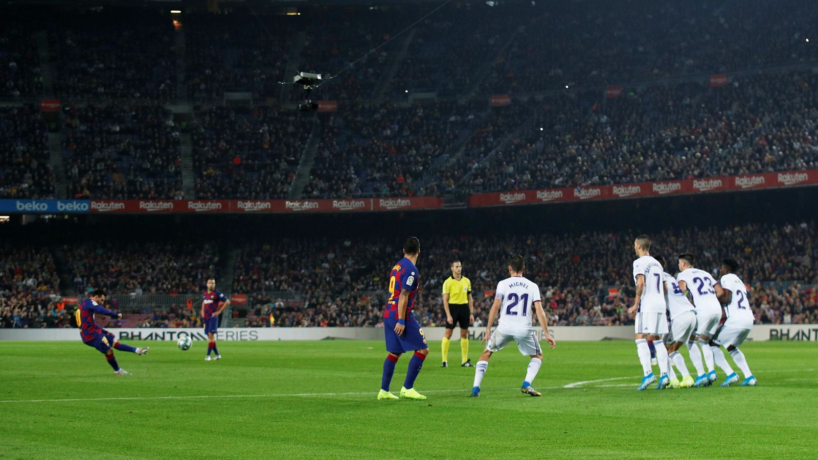 Lanzamiento de falta de Leo Messi para anotar el 2-1 del Barça ante el Valladolid.