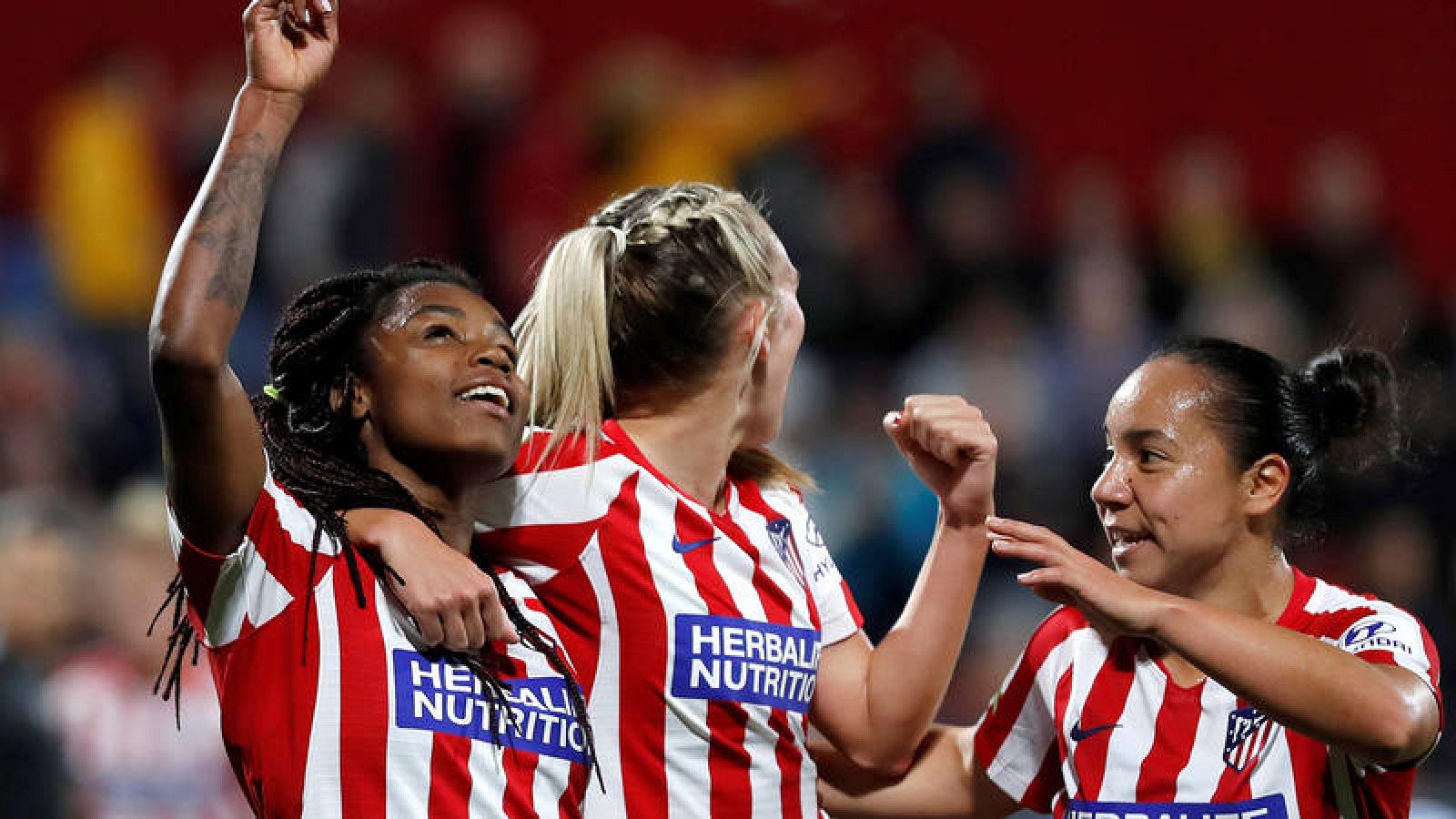 Las jugadoras del Atlético celebran su victoria sobre el City.