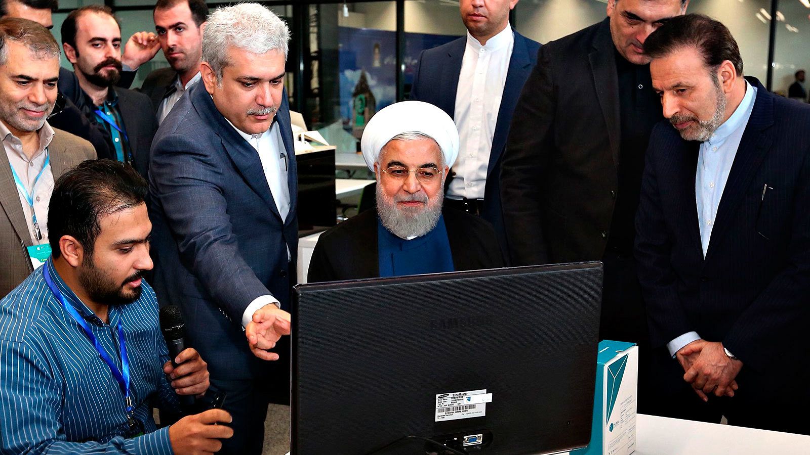 El presidente iraní, Hasan Rohaní, durante la inauguración de una fábrica en Teherán