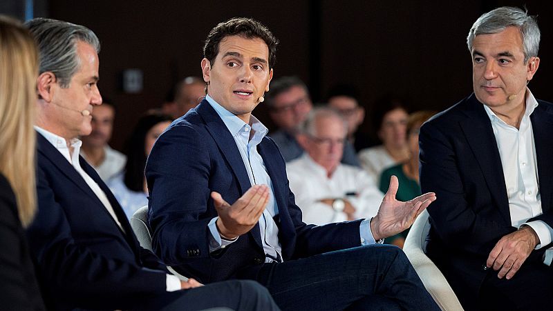 El presidente de Ciudadanos, Albert Rivera, en un encuentro con empresarios durante la campaña.